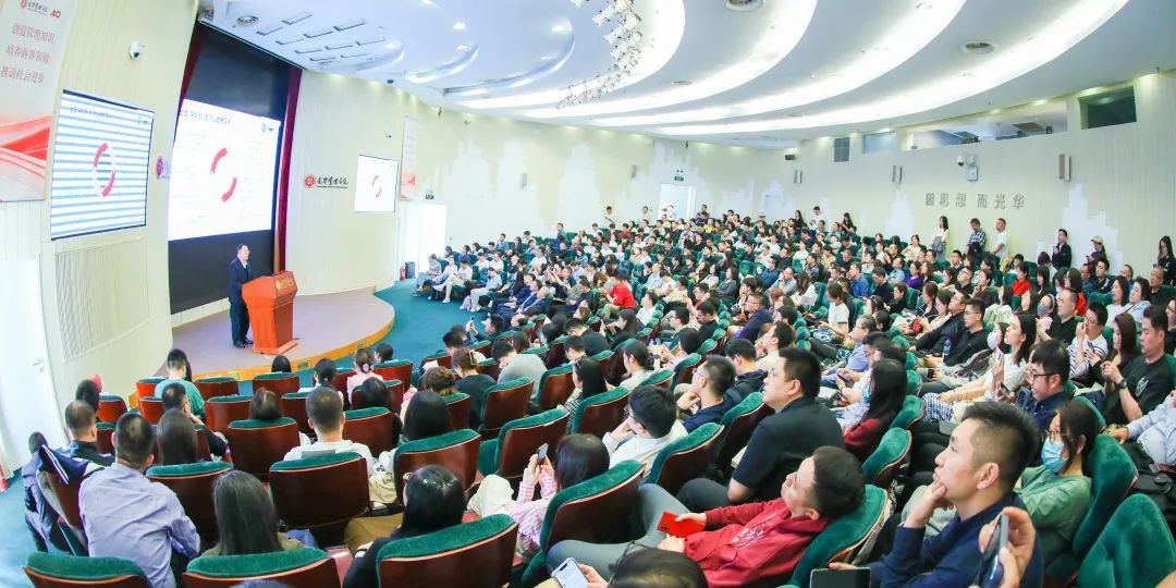 PKU1898's tweet image. Revolutionize the #TransportationSystem with #LowAltitudeVehicles! Flying taxis are about to land in reality！ 🚁✨

Gathering regulators (CAAC), aerospace leaders (CASC), &amp;amp; top drone firms (AutoFlight), China’s premier #LowAltitudeEconomy summit was hosted at the Guanghua School…