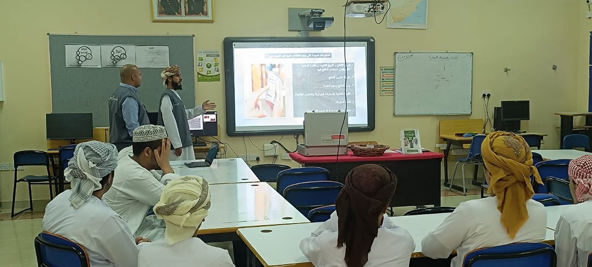 ضمن فعاليات اسبوع سلامة وجودة الغذاء لهذا العام 
نفذ المختصون بالمديرية ممثلاً بدائرة سلامة وجودة الغذاء ودائرة الثروة الزراعية والسمكية وموارد المياه بمحوت محاضرات توعوية عن سلامة وجودة الغذاء بمدرسة محوت للتعليم وبالتعاون مع محاضرين من دائرة بلدية الوسطى بمحوت.