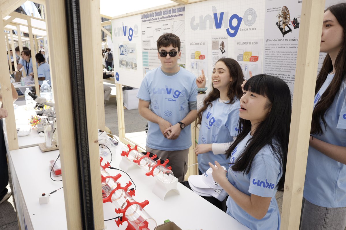 O festival científico CinVigo consolídase como un referente da divulgación científica. O evento organizado polo <a href="/cinbio_uvigo/">CINBIO</a> da <a href="/uvigo/">Universidade de Vigo</a> esta fin de semana na Porta do Sol de Vigo foi multitudinario.

➡️acortar.link/G7R43B

#duvi #uvigo #cinvigo #cinbio