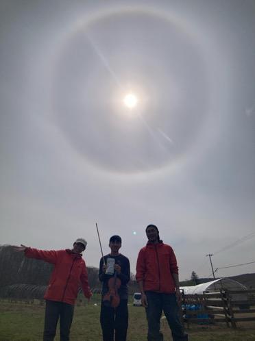 aruku_vn's tweet photo. 2日目(4/28)曇時々晴

今日は千歳市と安平町に行きました。

今日は出会いの日でした。

たくさんの方に投げ銭していただいて本当にありがとうございました！

移動距離：33km
歩数：50293歩
済市町村：4/179
道の駅：3/129

明日は長沼町と由仁町に行きます https://t.co/4IJKaIZil6
