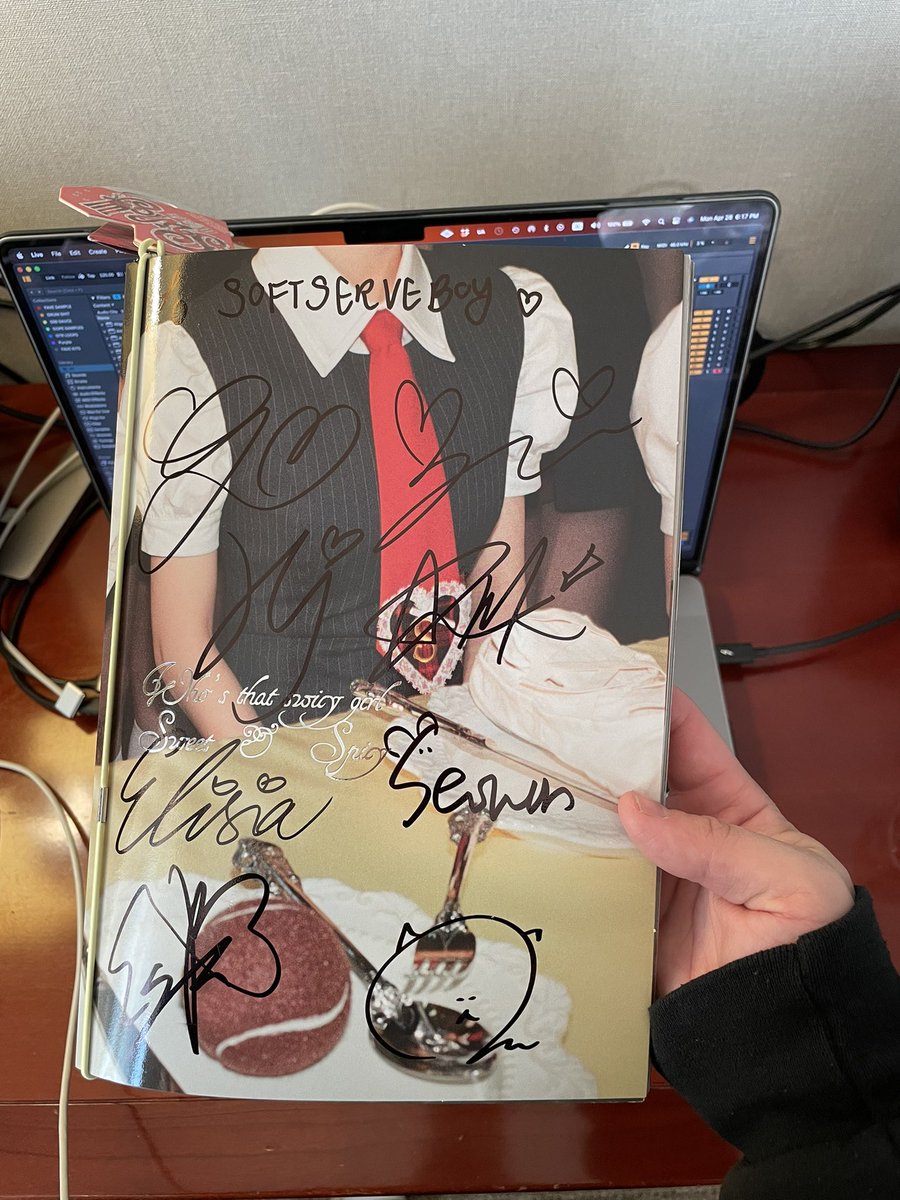 peterschun's tweet image. Thank you @UNIS_offcl for the signed CD and the amazing message 🥹, am honored to be part of the album 🫶🏻🍦

#UNIS #goodfeeling #UNIS_SWICY