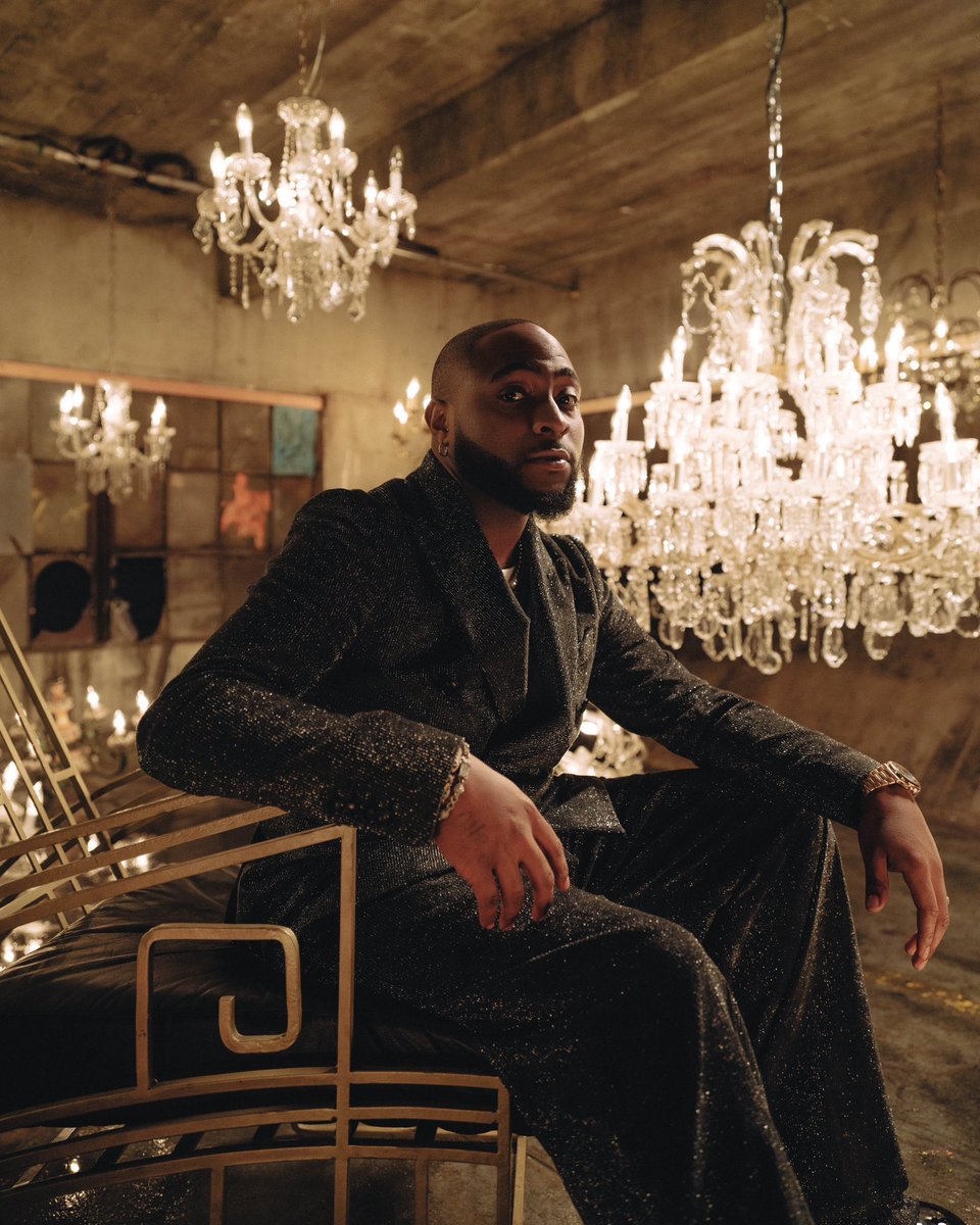 .<a href="/davido/">Davido</a> won 2 awards at the 17th Headies Awards 

• Digital Artiste of the Year
• Artiste of the Year