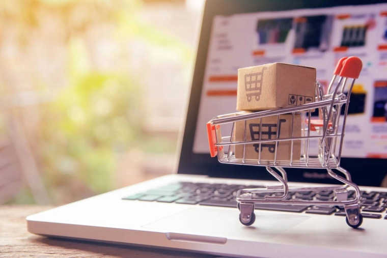 Boursorama's tweet photo. Fiabilité des sites e-commerce : comment vérifier avant d’acheter en ligne ? https://t.co/WlXkwTtEVn https://t.co/Dgd7Zotnfr