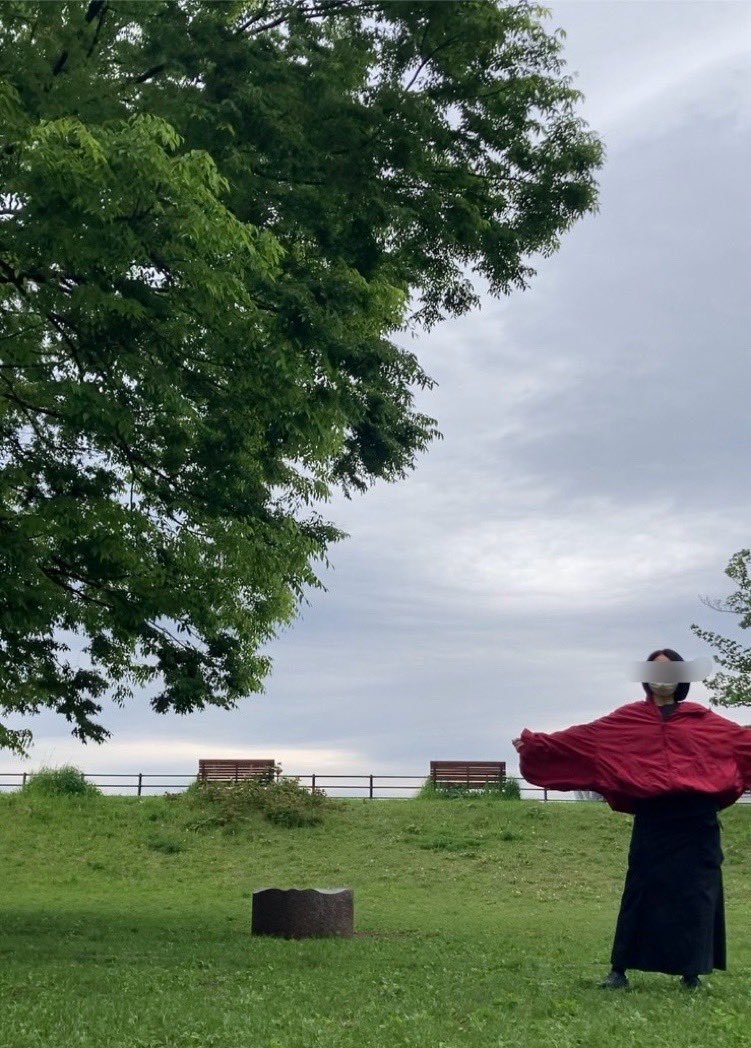 soranokazee's tweet photo. こちらがsize3カゼサイズの着画です(163cm)
実用性を無視して妄想優先のバカ女です
長め丈で着たかったから良いけど
腕の長さよ💦バルーン袖ってことでいい?
胴と繋がってモモンガ、いやエイなのよ🤣
ドローコード引いた方がやっぱりイイね
#_JULIUS #藤井風
#JULIUS #FujiiKaze
#JULIUSxFujiiKaze https://t.co/6rbfw7N2vw