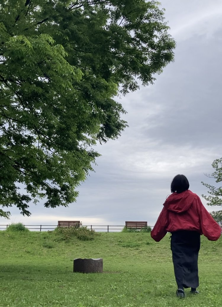 soranokazee's tweet photo. こちらがsize3カゼサイズの着画です(163cm)
実用性を無視して妄想優先のバカ女です
長め丈で着たかったから良いけど
腕の長さよ💦バルーン袖ってことでいい?
胴と繋がってモモンガ、いやエイなのよ🤣
ドローコード引いた方がやっぱりイイね
#_JULIUS #藤井風
#JULIUS #FujiiKaze
#JULIUSxFujiiKaze https://t.co/6rbfw7N2vw