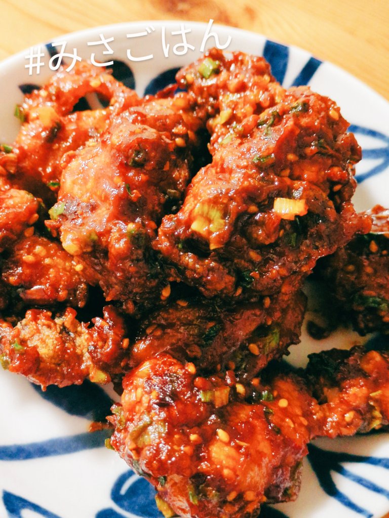 【タッカンジョン】
韓国風唐揚げ。甘辛の酸味もあるたれに絡めためちゃくちゃご飯が進むやつ。
丼にどーんと盛ってがつがつ食べちゃいます。
次回BARメニュー決定！
本日もお疲れ様でした🍻
#みさごはん
#おうちごはん
#料理好きな人とつながりたい
#料理記録 126