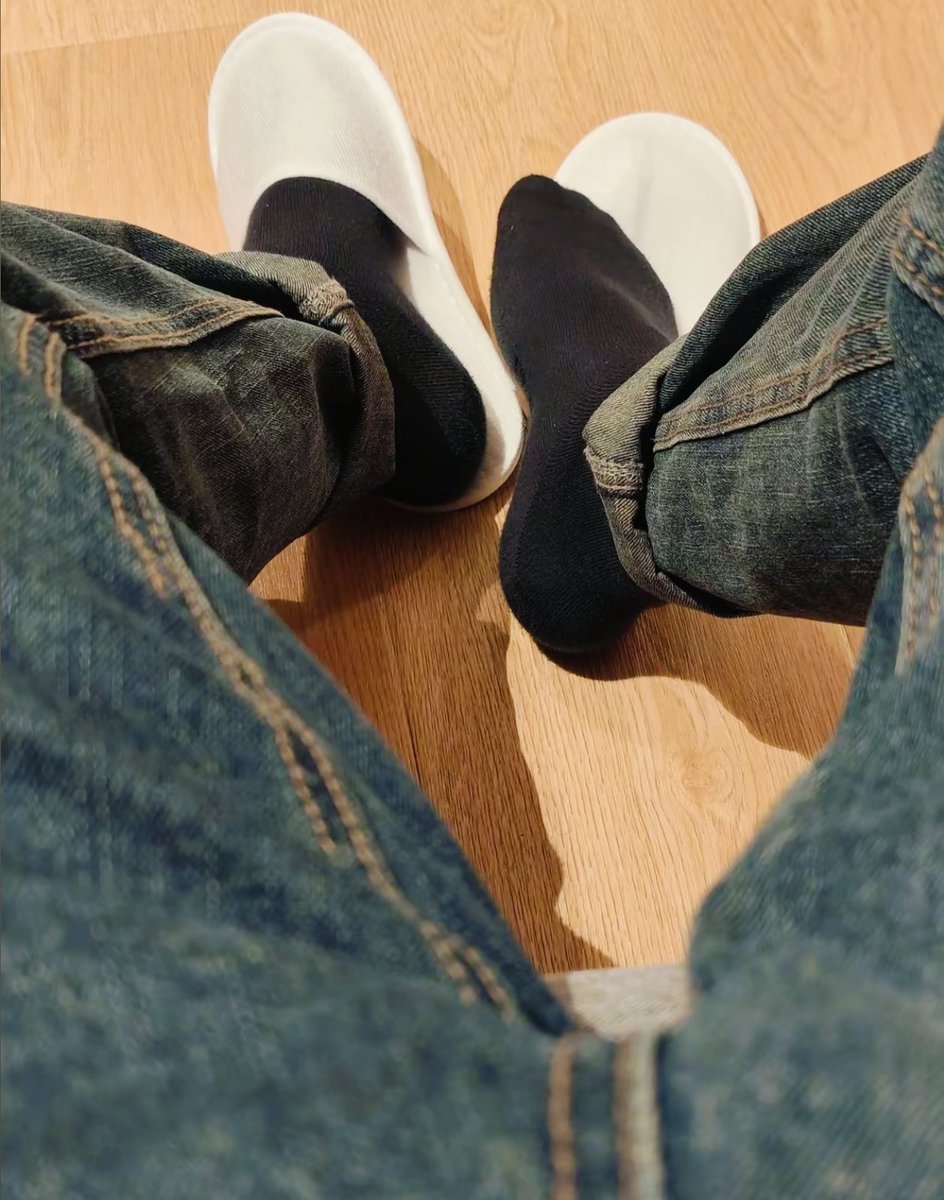 我的黑袜
#黑袜 #黑袜臭脚 #黑袜大脚