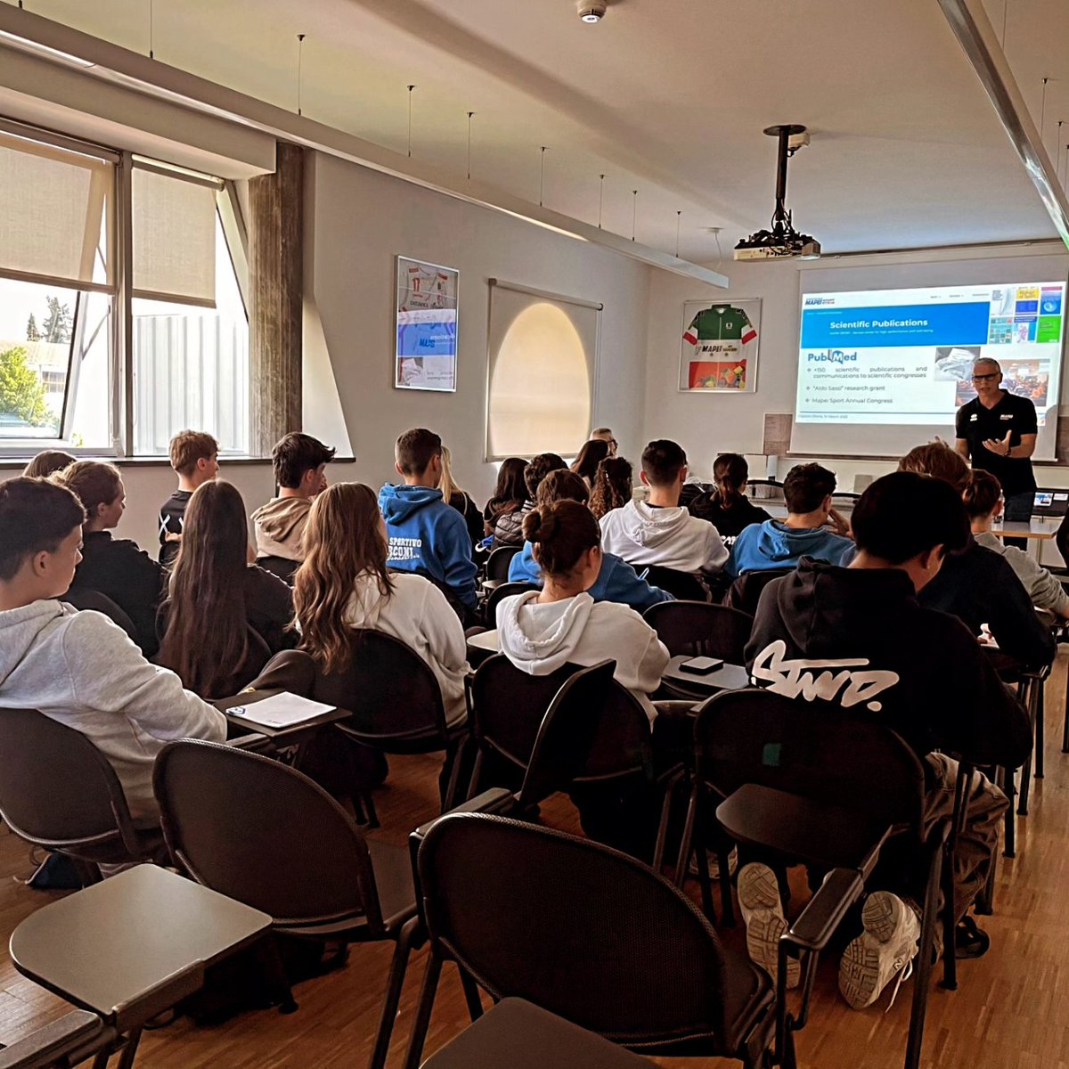 MapeiSport (@mapeisport) on Twitter photo Iniziamo la settimana in compagnia degli studenti del Liceo Scientifico ad indirizzo sportivo dell'ISS Marconi-Galletti-Einaudi di Domodossola 💪 <a href="/e_rampinini/">Ermanno Rampinini</a>
#MapeiSport #WEare4YOU #formazione #scuola #sport Iniziamo la settimana in compagnia degli studenti del Liceo Scientifico ad indirizzo sportivo dell'ISS Marconi-Galletti-Einaudi di Domodossola 💪 <a href="/e_rampinini/">Ermanno Rampinini</a>
#MapeiSport #WEare4YOU #formazione #scuola #sport