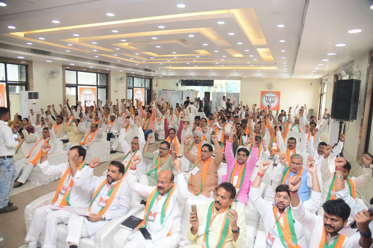 Bhupendra Singh Chaudhary (@bhupendraupbjp) on Twitter photo आज जनपद हापुड़ में वक्फ सुधार जन जागरण अभियान को लेकर आयोजित "क्षेत्रीय कार्यशाला" को सम्बोधित किया।
देश के यशस्वी प्रधानमंत्री श्री <a href="/narendramodi/">Narendra Modi</a> जी के नेतृत्व में पारित हुआ वक्फ (संशोधन) विधेयक -2025 मुस्लिम समुदाय के गरीब परिवारों और महिलाओं के बेहतर विकास में मील का पत्थर आज जनपद हापुड़ में वक्फ सुधार जन जागरण अभियान को लेकर आयोजित "क्षेत्रीय कार्यशाला" को सम्बोधित किया।
देश के यशस्वी प्रधानमंत्री श्री <a href="/narendramodi/">Narendra Modi</a> जी के नेतृत्व में पारित हुआ वक्फ (संशोधन) विधेयक -2025 मुस्लिम समुदाय के गरीब परिवारों और महिलाओं के बेहतर विकास में मील का पत्थर