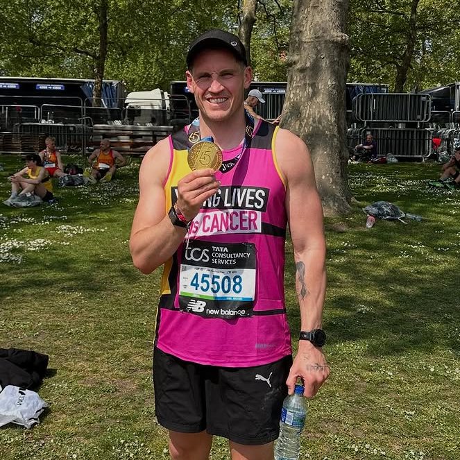 ❤️ A huge congratulations to Shane McGuigan who completed the London Marathon yesterday in a time of 3 hours and 8 minutes!

Shane was running in aid of Young Lives vs Cancer, a cause very close to his heart. Shane’s sister Danika was diagnosed with leukaemia aged 11, when Shane