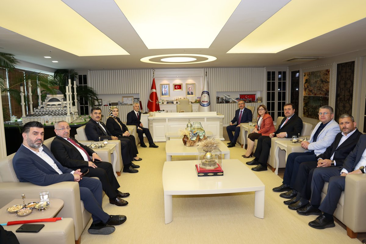 📍Şahinbey Belediyesi 

Yerel Yönetimler Başkan Yardımcımız Sayın Bilal Uçar, İl Başkanımız Sayın Fatih Muhaddis Fedaioğlu, GBB Başkanımız Sayın Fatma Şahin, İl Kadın Kolları Başkanımız Sayın Dilan Ensari Şahin, ilçe başkanlarımız ve il-ilçe yönetim kurulu üyelerimiz ile