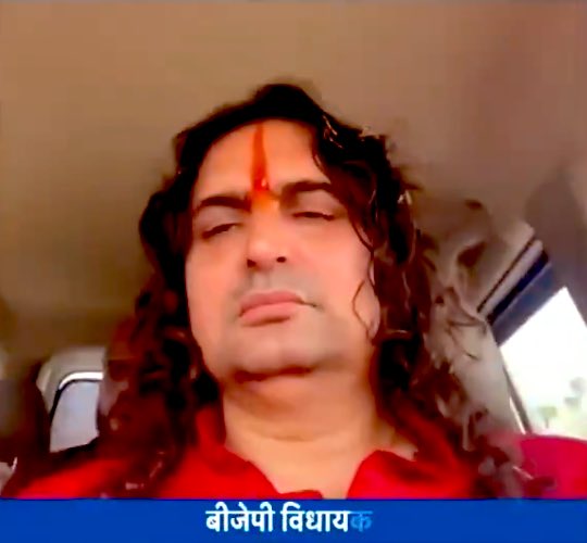 Mrtiwari's tweet image. इस एंकर का नाम रिशा हुसैन है, यह बालमुकुंदाचार्य जी का इंटरव्यू ले रही थी।

तब बालमुकुंदाचार्य जी ने कहा कि कोई कलमा पढ़ाकर कैसे मार सकता है।

तब एंकर रिशा हुसैन ने कहा कि जय सिया राम बोलकर भी मारा जाता है।

यह कलमा पढ़कर मारने वाले आतंकवादियों को यह कहकर डिफेंड कर रही है कि है…