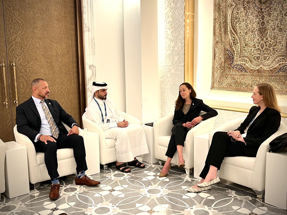 AMohammedAlAli's tweet photo. 🚔 I had the pleasure of catching up with the #NYPD’s Deputy Commissioner Rebecca Weiner after her thought-provoking Fireside Chat on "The Future of Global Security: State vs. Non-State Influence"
#GlobalSecurityForum #LawEnforcement #Police #NYPD #INTERPOL https://t.co/Sr9UT4iw8V