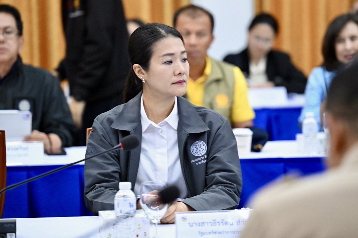 28 เมษายน 2568

#ธีรรัตน์สำเร็จวาณิชย์ รัฐมนตรีช่วยว่าการกระทรวงมหาดไทย (<a href="/aim_theerarat/">Theerarat S.</a>) เข้าร่วมการประชุมติดตามการแก้ไขปัญหายาเสพติดข้ามแดนในพื้นที่ ณ หน่วยเรือรักษาความสงบเรียบร้อยตามลำแม่น้ำโขงนครพนม ตำบลอาจสามารถ อำเภอเมืองนครพนม จังหวัดนครพนม  โดยมีท่านนายกรัฐมนตรี