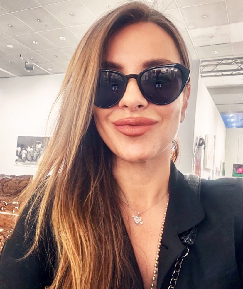 Bir gün senin ajandan da özgür bir insanın daima kendi içinde bir çözüme sahip olduğu bilen, hatta çözümün kendisi olduğunu bilen bir insanın ajandasına benzeyecek.  Boş olan sayfaları sen dolduracaksın ve o zaman dünya herhangi bir kısıtlama olmadan senin şaheserin olacak.