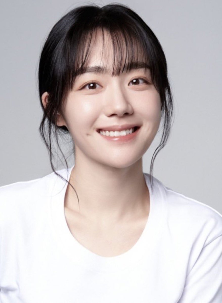 ㅁㅊ 주연웅니 개이뻐요...
이 미모로 지금 박기쁨 역을 말아주신다는거지...? 🥹🥹