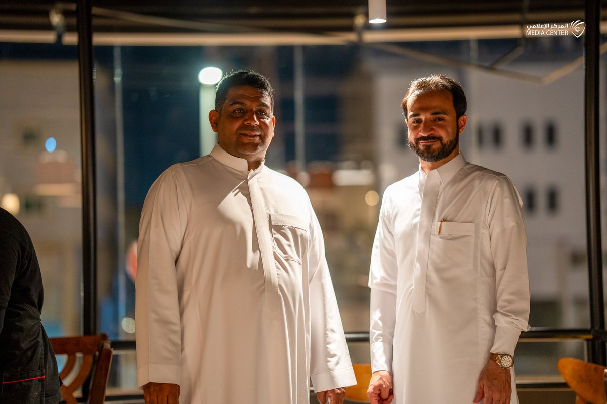 mudharclub's tweet photo. ✨ في ليلة استثنائية..
استضاف مطعم THE BRISKET للحوم المدخنة، لصاحبه الأستاذ عقيل المرهون، أبطال #مضر لكرة اليد (فئة الشباب) بمناسبة تتويجهم ببطولة الدوري 🏆، بحضور الإدارة المشرفة على اللعبة واللاعبين والإداريين والمركز الإعلامي 🧡 

#نادي_مضر https://t.co/58GUXfLOZq