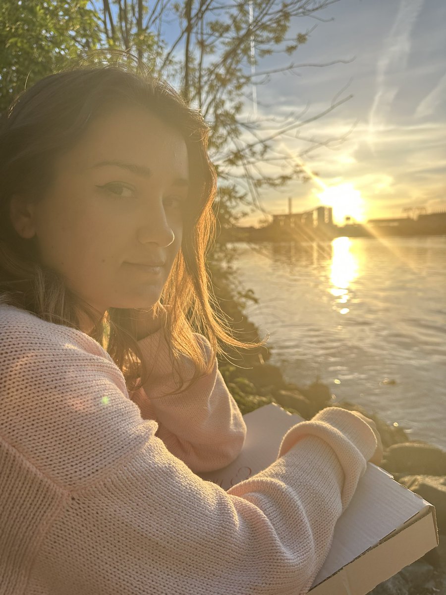 hallo_alexa_ tweet media