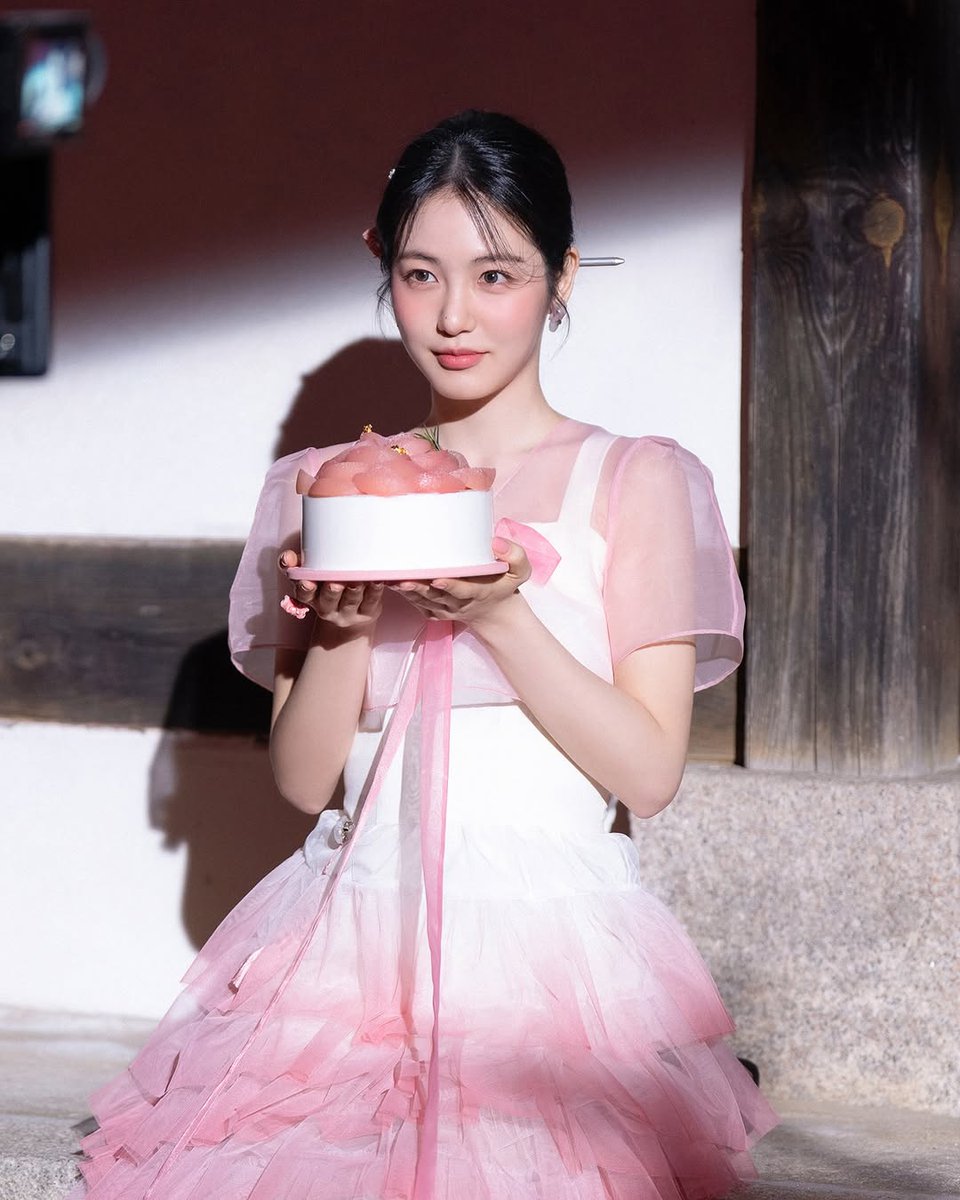 shinyeyeye's tweet image. 250428 앤피오 인스타 (1/2)

‘A TWOSOME PLACE’ Behind🌸

#신예은 #ShinYeEun
#투썸플레이스 #ATWOSOMEPLACE