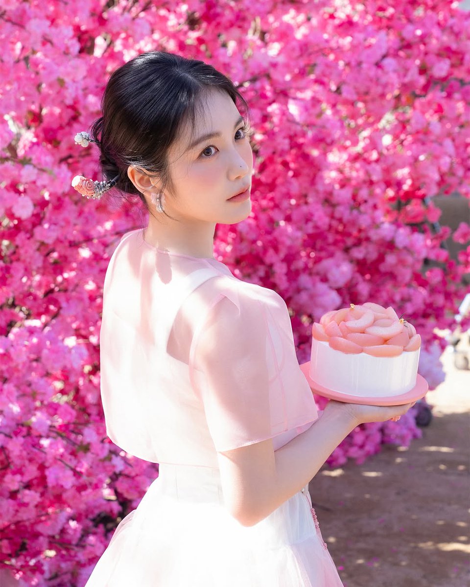 shinyeyeye's tweet image. 250428 앤피오 인스타 (1/2)

‘A TWOSOME PLACE’ Behind🌸

#신예은 #ShinYeEun
#투썸플레이스 #ATWOSOMEPLACE