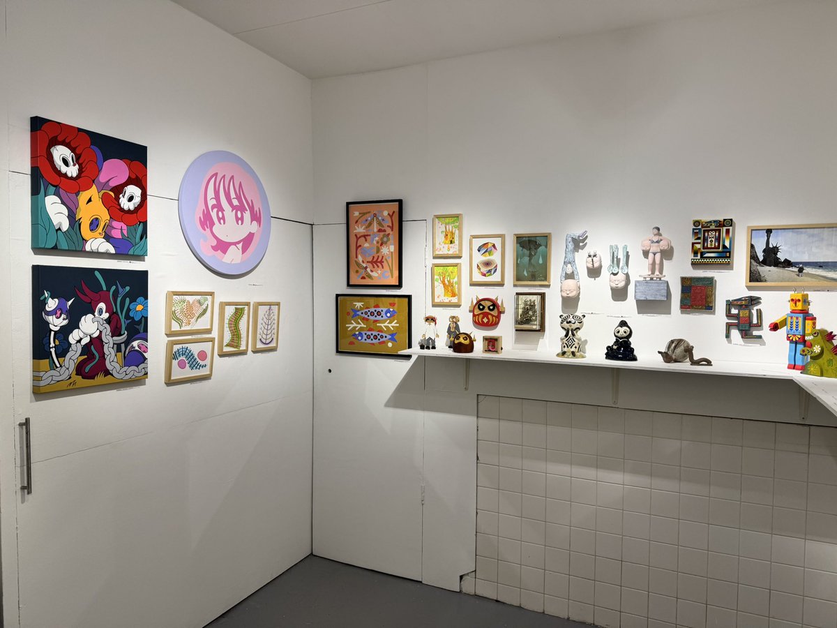 mograggarage's tweet image. 『Giant Robot 30 Years』終了致しました。60名130点越えの大グループ展にお越し頂いた皆さま、ありがとうございました！3000マイル彼方のL.A.から集まった素晴らしい作家たちに感謝の気持ちでいっぱいです。またいつか再開を願います！mograg.com