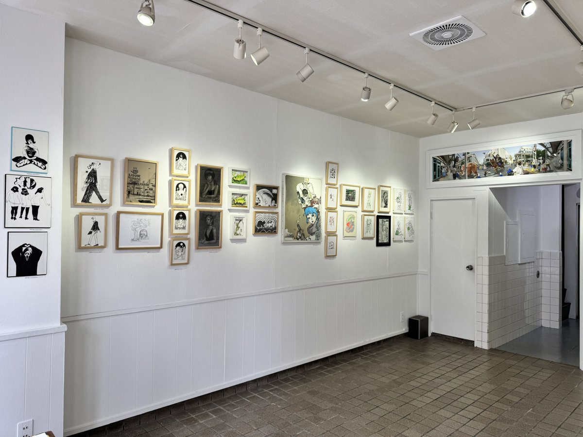 mograggarage's tweet image. 『Giant Robot 30 Years』終了致しました。60名130点越えの大グループ展にお越し頂いた皆さま、ありがとうございました！3000マイル彼方のL.A.から集まった素晴らしい作家たちに感謝の気持ちでいっぱいです。またいつか再開を願います！mograg.com