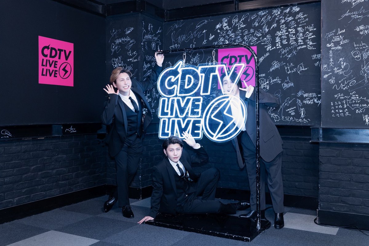 #CDTVライブライブ
今夜も激アツLIVEをお届け❤️‍🔥⚡️
本番直前ショットで実況中だよ📸

このあとは 
#MrsGREENAPPLE が登場！

#大森元貴 × #菊池風磨W主演映画
『#真相をお話しします』の主題歌
「天国」をMovie ver.でTV初披露✨

#TBS