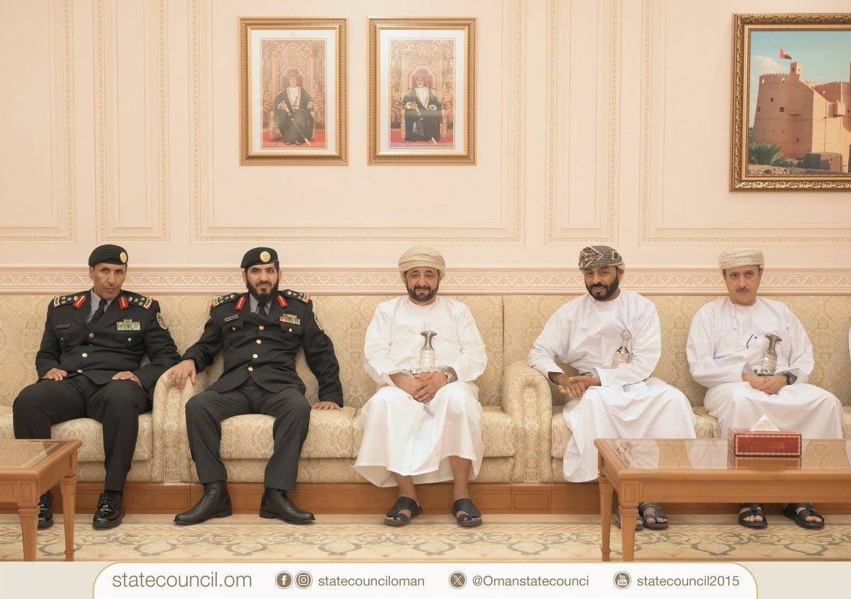 OmanStateCounci's tweet photo. ✶ لتبادل الخبرات التشريعية وتطوير آليات العمل التشريعي بين #سلطنة_عُمان و #المملكة_العربية_السعودية ..
▪️استقبل #مجلس_الدولة، وفداً من كلية الملك عبدالله بن عبدالعزيز للقيادة والأركان التابعة وزارة الحرس الوطني بـ #المملكة_العربية_السعودية.
كان في استقبالهم:
 ➢ المكرم حمد بن ناصر النبهاني.
➢ سعادة الأمين العام للمجلس.

▪️تم خلال اللقاء:
 ➢ استعراض عمق العلاقات التاريخية بين البلدين الشقيقين.
➢ التأكيد على أهمية التعاون المشترك بين المؤسسات التشريعية في كلا البلدين.

▪️استمع الوفد إلى ملخصٍ تفصيلي حول:
➢ المهام والاختصاصات التشريعية مجلس الدولة.
➢ أبرز الأنشطة والإنجازات التي حققها المجلس، والموضوعات التي ناقشها.
