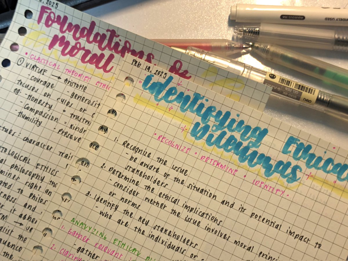 pinkluvs_'s tweet photo. taking notes makes me happy. however, my back is hurting  (adulting ig??? lol) https://t.co/WpJVIG61Ch