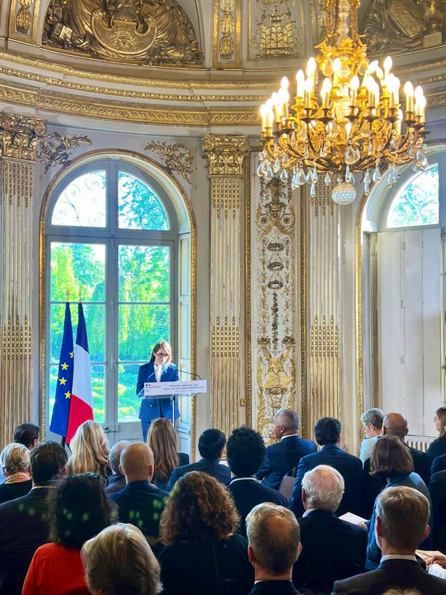 Ce matin, j’étais présente à la remise du rapport issu des Assises de lutte contre l’antisémitisme, organisées à l’initiative d’<a href="/auroreberge/">Aurore Bergé</a>, en présence d’<a href="/Elisabeth_Borne/">Élisabeth BORNE</a>.

👉 Je me réjouis que ce rapport préconise, notamment, la création d’un nouveau délit relatif à la