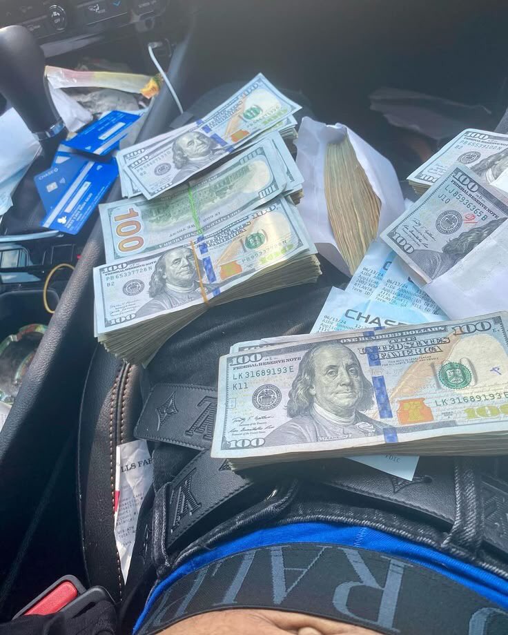 Sugar baby needed DM now and get spoiled