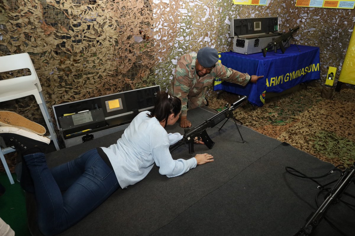 SANDF_ZA's tweet photo. READ || Bloem Show 2025 || SA Army Training Formation showcases its excellence.
https://t.co/fmQ6ryruCm
#SANDF
#SAArmy
#SAArmyTrainingFormation
#BloemfonteinShow2025
#BloemShow2025 https://t.co/zp0bIpTZh6