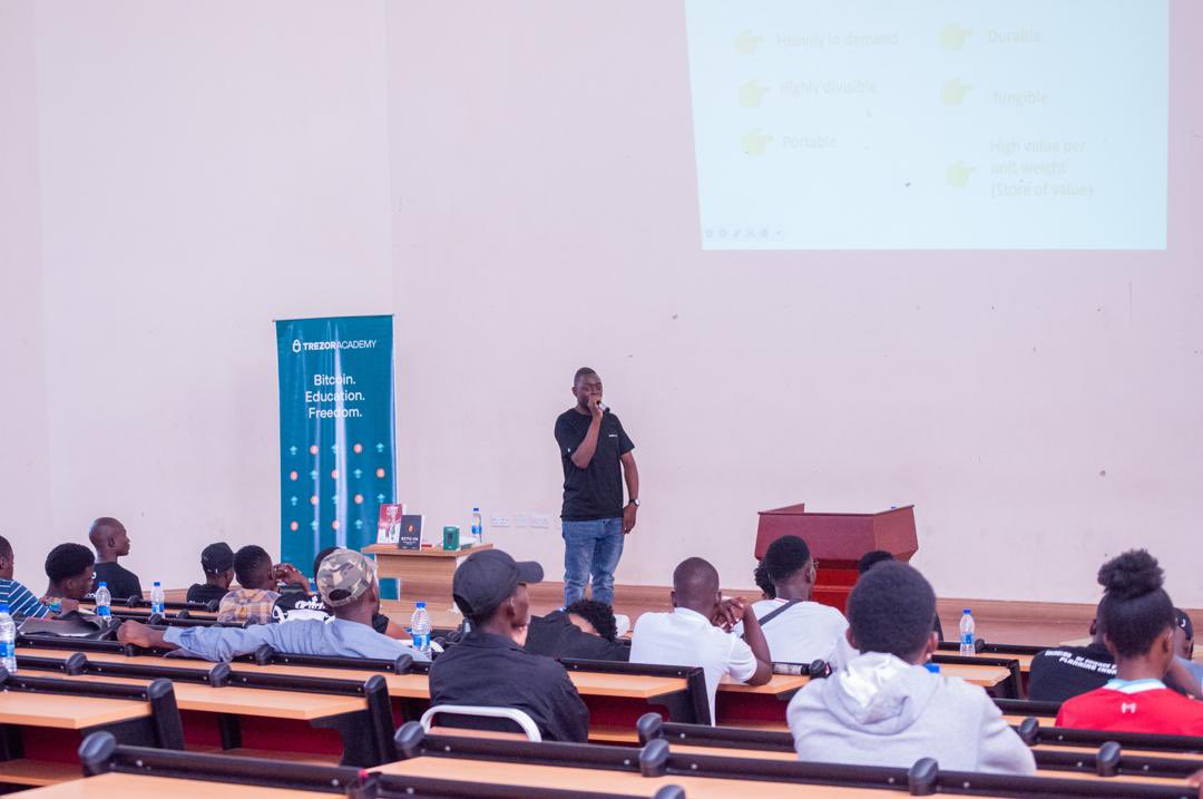 BitcoinBoma's tweet photo. Week 1 of the Bitcoin Education Development Program at MUBAS university was a huge success!

Big thanks to everyone who showed up — we had around 70 participants, and the energy was amazing!
@pacharo_w took us on an epic journey from the history of money to the birth of Bitcoin. https://t.co/yB8X3Lxij3