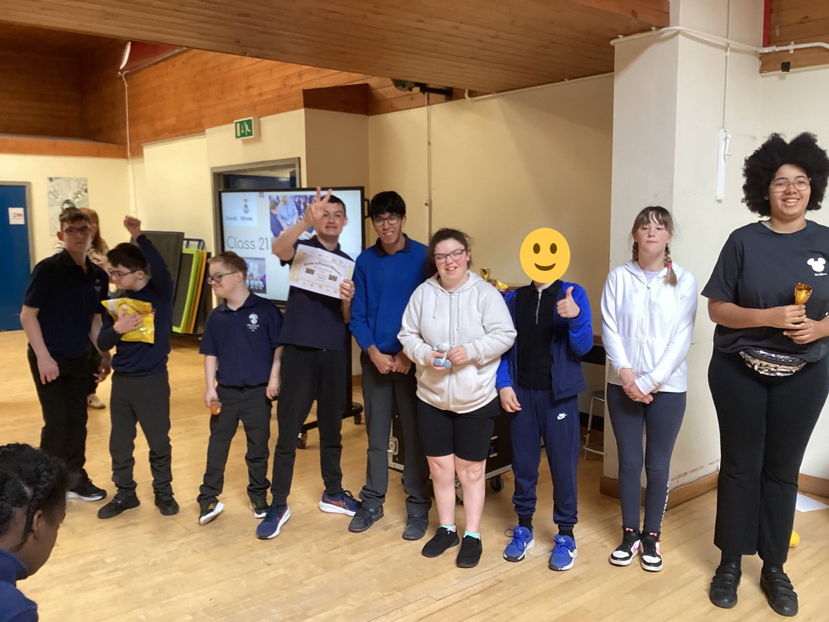 Applefields School tweet media