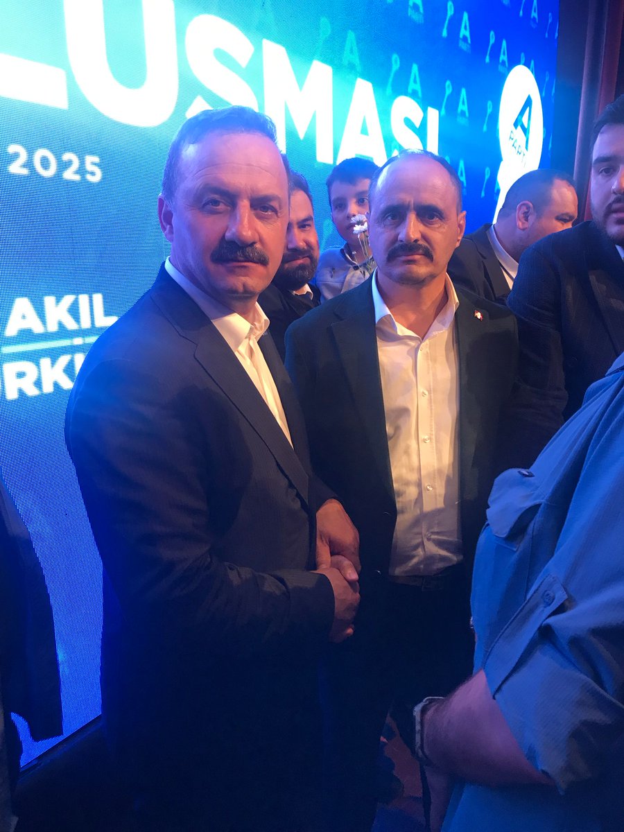 Anahtar Parti Genel Başkanı Sayın Yavuz AĞIRALİOĞLU'na  #EskiUzmanÇavuşlar ile ilgili bilgilendirmede bulundum.
<a href="/yavuzagiraliog/">Yavuz Ağıralioğlu</a>
<a href="/anahtarparti/">Anahtar Parti</a>