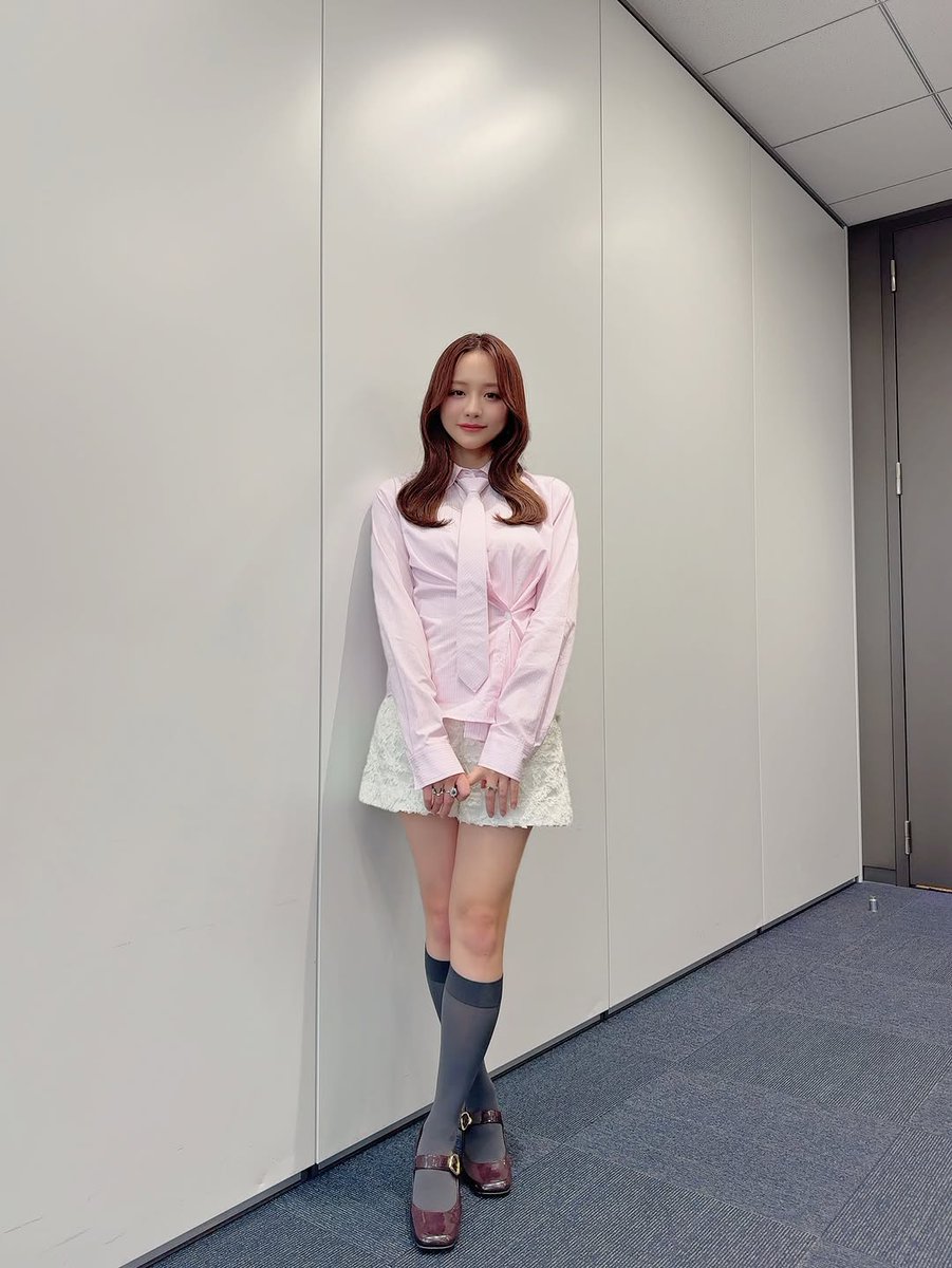 森香澄、ミニ丈×ハイソックスの美脚ショットが好評！「ビジュ可愛いすぎ」「流石のスタイル」
rbbtoday.com/article/2025/0…

#エンタメ #森香澄 #チェリほろ #取材日の衣装 #オフショット #オフショ #美脚ショット
<a href="/mori_kasumi_/">森 香澄</a>