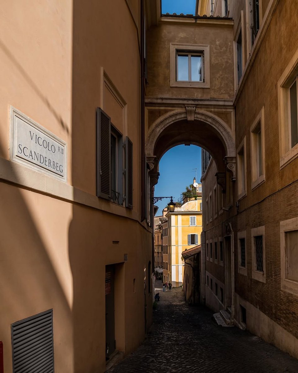 I dintorni del nostro ristorante 🤩

📷 teos91

#Roma #VicoloScanderbeg #Trevi