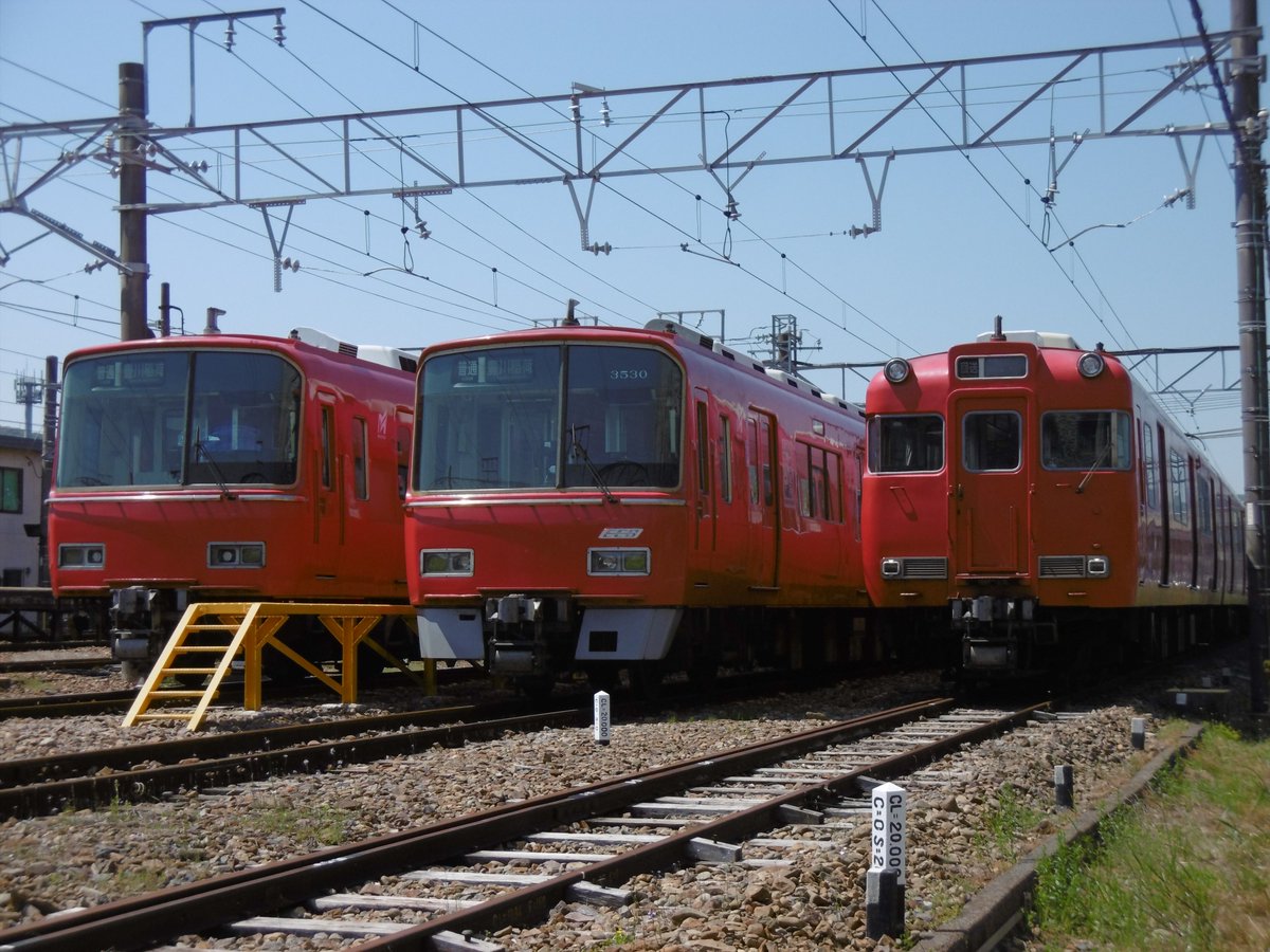 laputaman811's tweet photo. 名鉄6000系6004Fが廃車されると聞き
舞木に入場する前日にお別れをしてきました
国府駅留置線の一番奥
手前が草むらになっており、草ヒロのような哀しい写真になりました
#名鉄 #6004F https://t.co/xuIEIDZ0wm