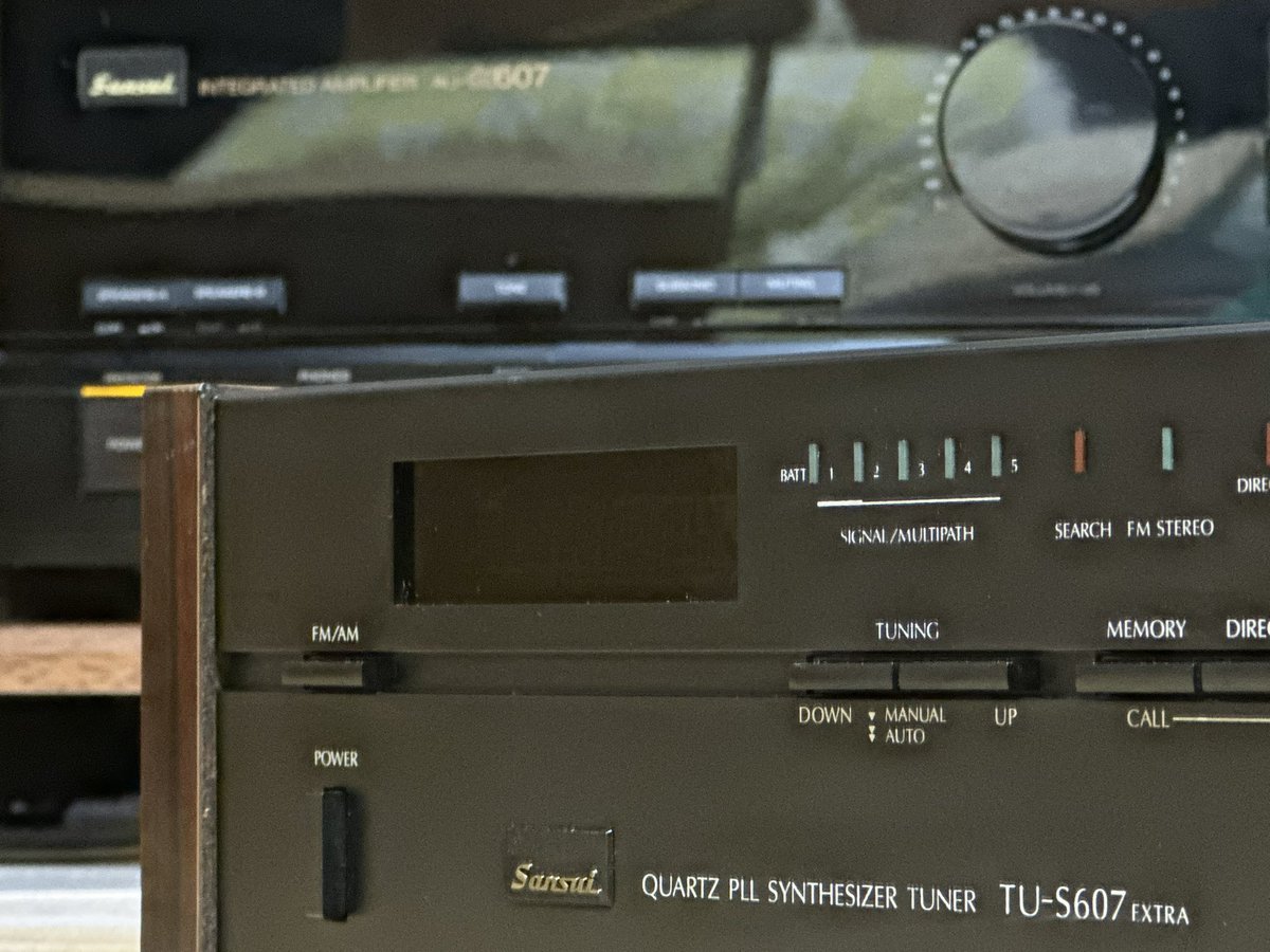 SansuiとSansui〕 つまり山水電気と山水電気 サンスイとサンスイです