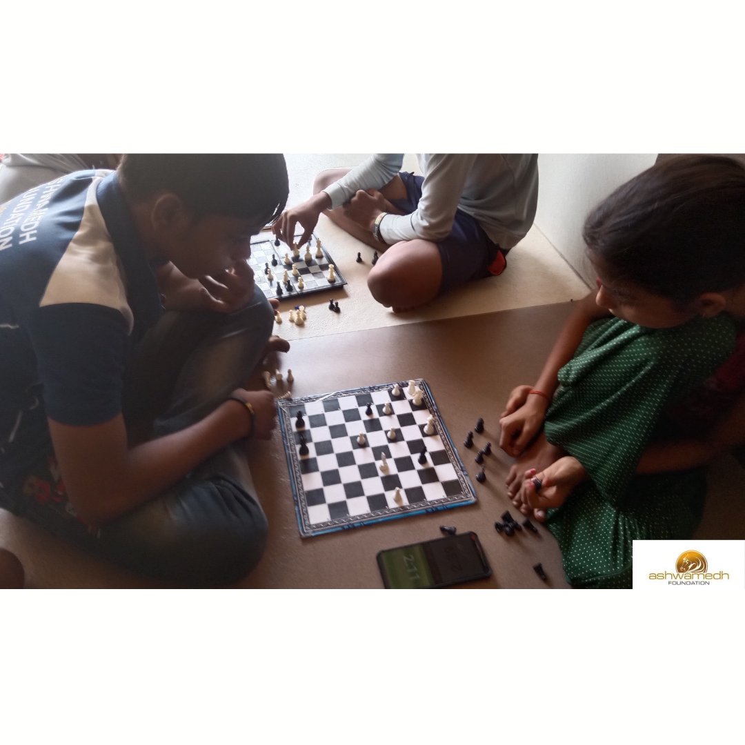 AshwamedhNGO's tweet image. ♟️ Project Checkmate – Session 8
Blitz battles ⏱️ + symbol decoding ♟️
11 sharp minds, 1 great cause!
Led by Mridulmani, backed by Khushi
Support us: +91 84829 69631 / 9821328364 / 9967816878
#ProjectCheckmate #ChessForChange #AshwamedhFoundation