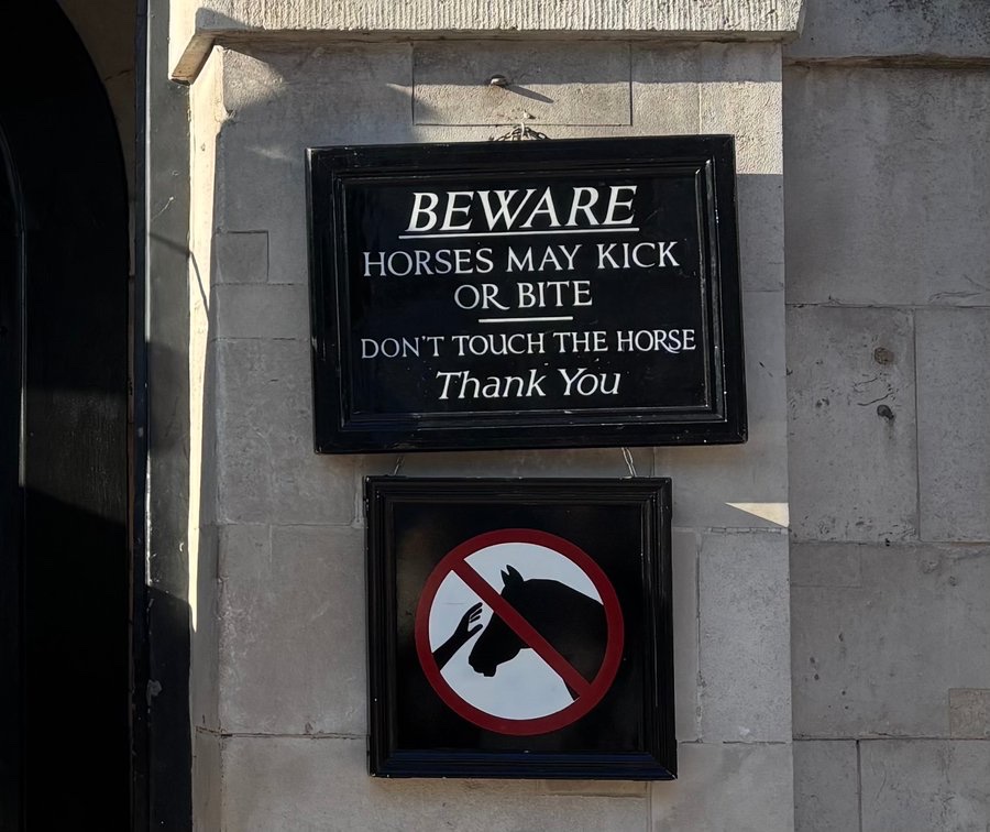 JulietBlaxland's tweet photo. @LBCNews New signs at Horse Guards… 🐴 🚷🏛️ #cavblacks https://t.co/la1LFDhVAE