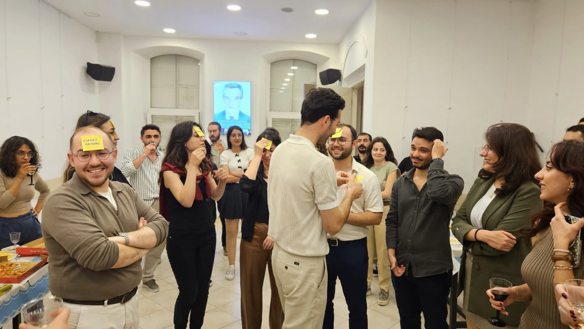 Asistan Hekim Komisyonu Tanışma Kokteyli, 24 Nisan 2025 tarihinde yapıldı.
Asistan Hekim Komisyonunun iki ay süren broşür çalışması ve asistan hekim ziyaretleri sonrasında yapılması planlanan tanışma kokteyl 24 Nisan 2025 Perşembe günü İzmir Tabip Odası  Prof. Dr Orhan Süren