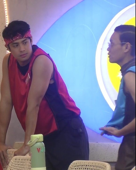 foresnyronly_'s tweet photo. Grabeng tingin naman yan 

ESNYR MONlubong DONNY https://t.co/wVOZPbo3Hs
