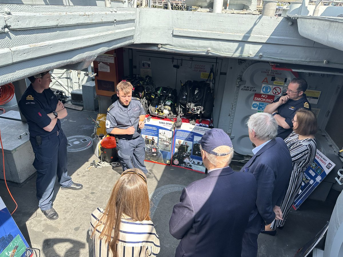 HMSCattistock's tweet image. Always a pleasure to welcome MCM2 Sqn affiliates @MerchantTaylor1 on board drawing to an end our visit to London.
#seapower