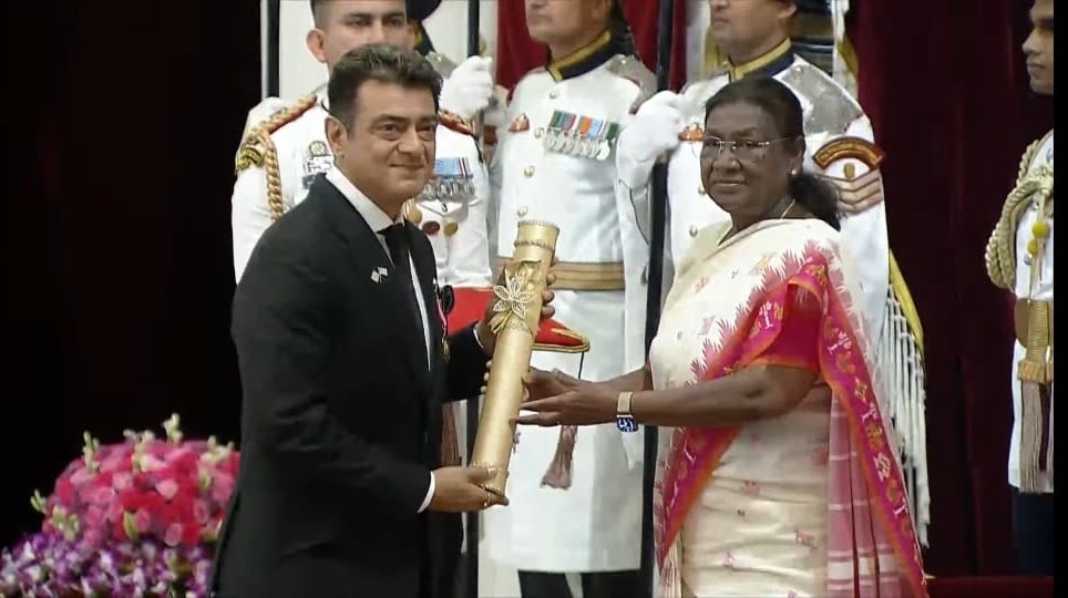 the_real_ashik's tweet image. பத்மபூஷன் அஜித்குமார் 🫡
Proud of you THALA 👏🏻 
#PadmabhushanAjithKumar 
#TNPrideAjithkumar