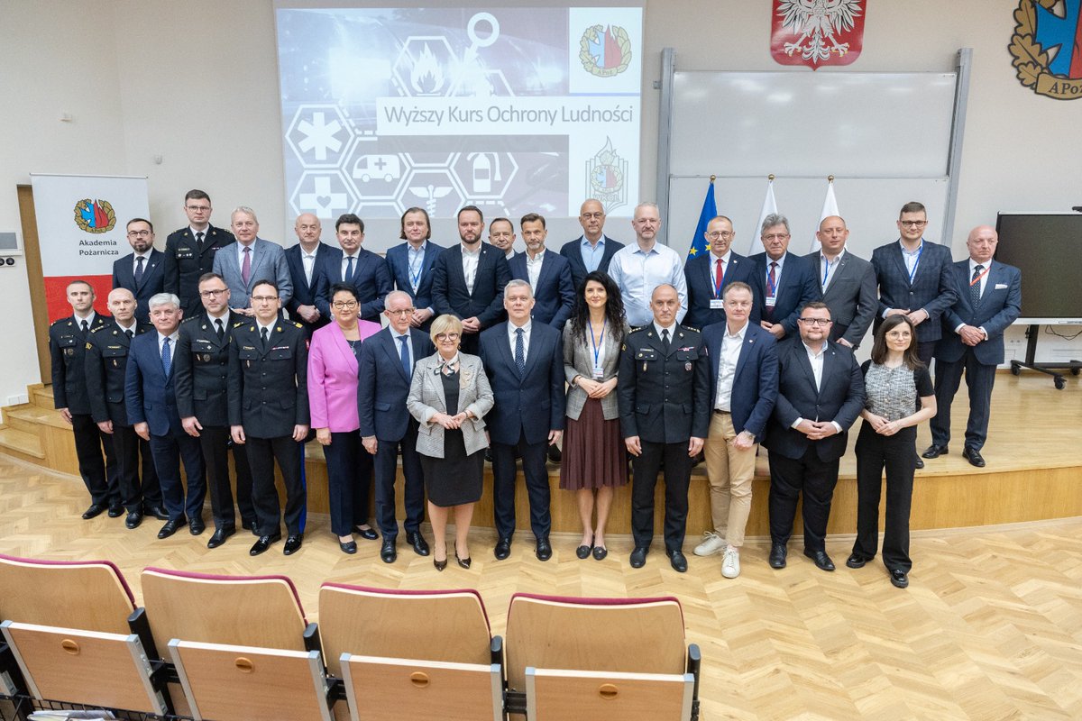🟠 Minister <a href="/TomaszSiemoniak/">Tomasz Siemoniak</a> zainaugurował Wyższy Kurs Ochrony Ludności dla wojewodów i marszałków województw. 

✔️ Podczas uroczystego otwarcia Kursu w #AkademiaPożarnicza szef #MSWiA podkreślił, że ustawa #OLiOC to jeden z najważniejszych kroków w kierunku poprawy