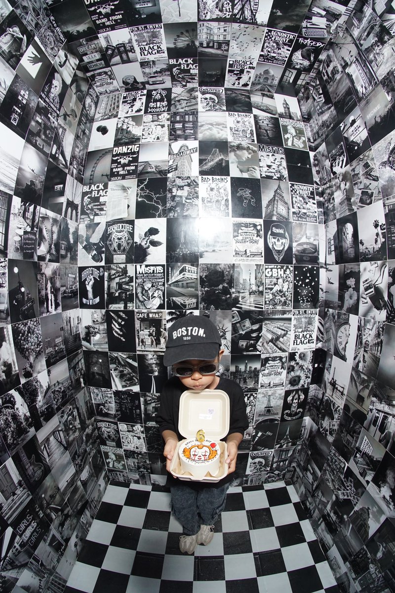 untsasix's tweet image. HAPPY SIXMA BOY, BLUEBERRY 🖤