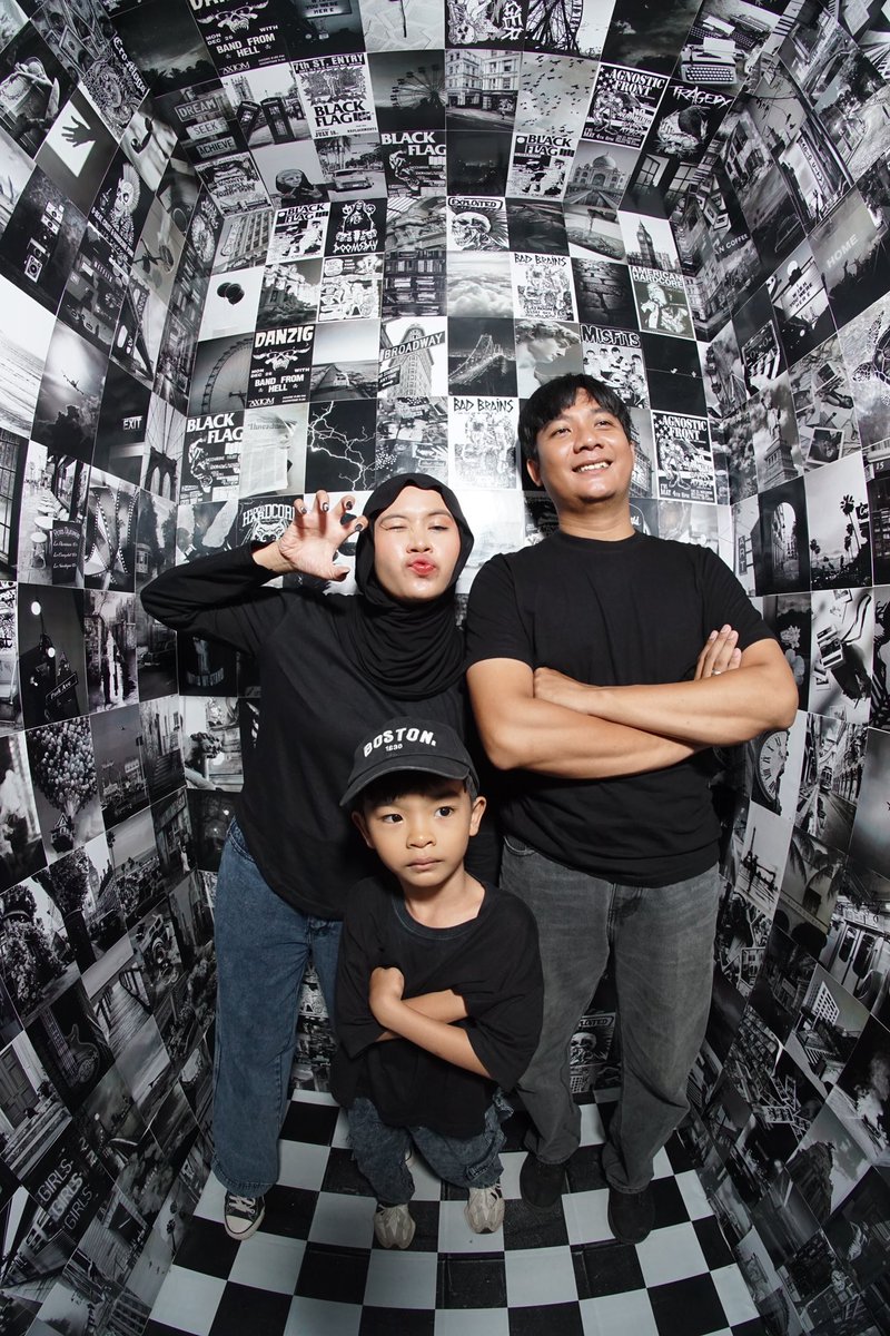 untsasix's tweet image. HAPPY SIXMA BOY, BLUEBERRY 🖤