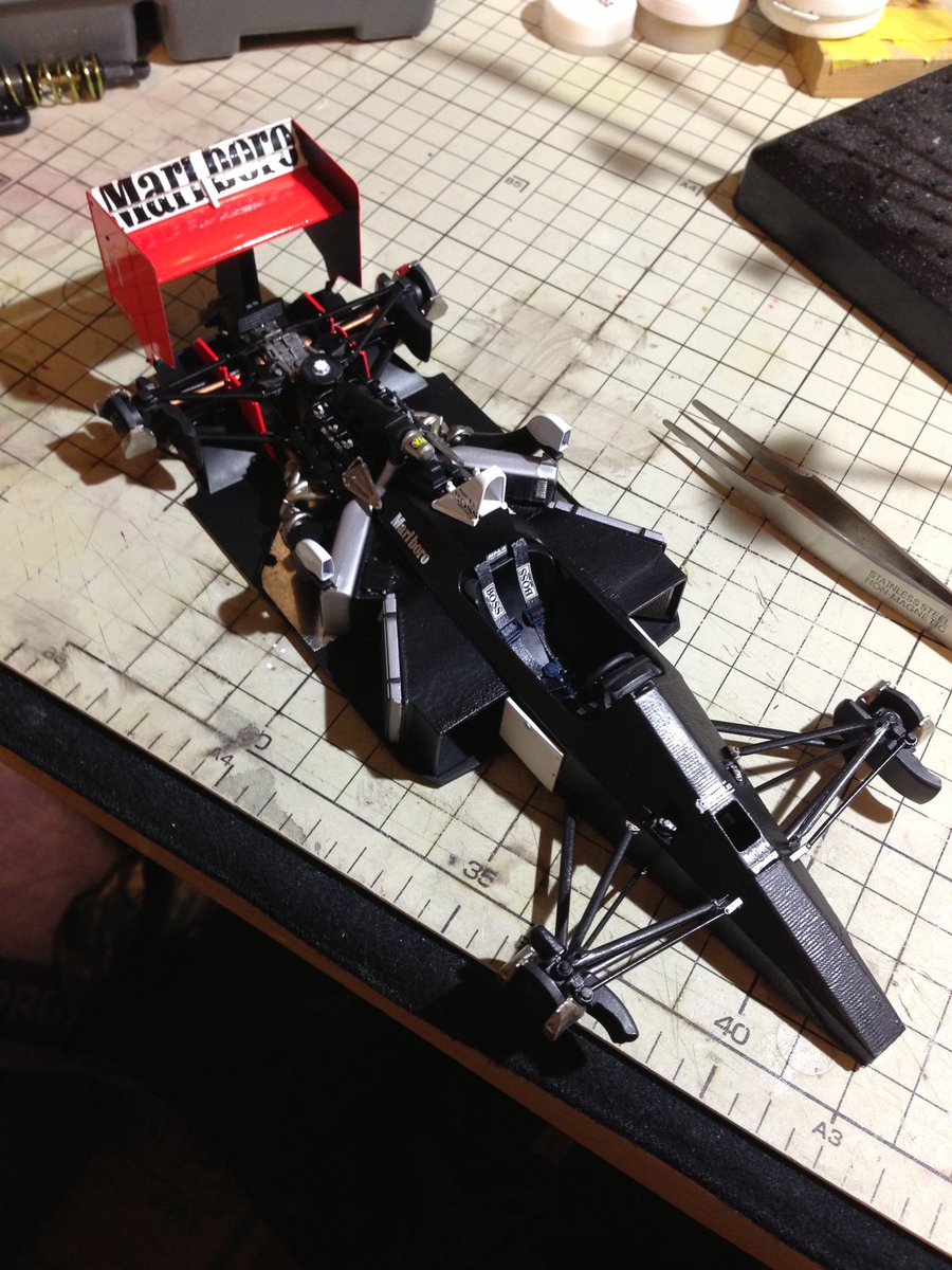 タミヤのマクラーレン　MP4/4です。
エッチングパーツやTABUデザインのスポンサーデカール、フィニッシャーズのシートベルト等で仕上げました。
#MP4
#マクラーレン
#TABUデザイン
#フィニッシャーズ