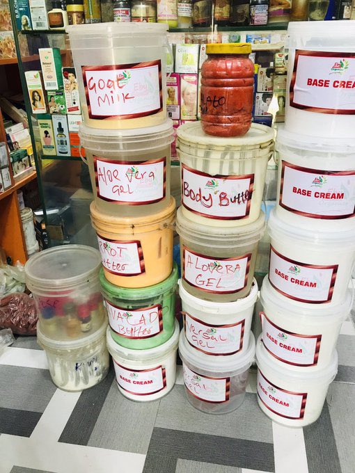 Hugo_Chiez's tweet photo. Organic for sale

Body butter 1kg - 21k
Aloe Vera gel 1kg - 6k
Versa gel 1kg - 41k
Avocado butter 1kg - 13k
Carrot butter 1kg - 13k
Glycerine soap base 1kg - 9k
Goat milk soap base 1kg - 9k
Castor oil 1ltr - 9k
Black Castor oil 1ltr - 11k
Coconut oil 1ltr - 9k
Neem oil 1ltr - 11k https://t.co/xYzTQ2vzKq